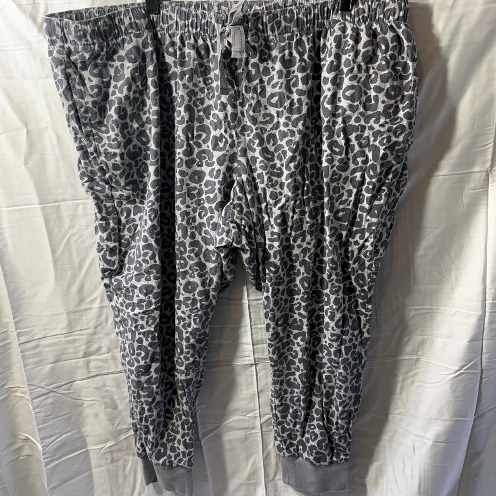 Old Navy Gray Animal Print Joggers